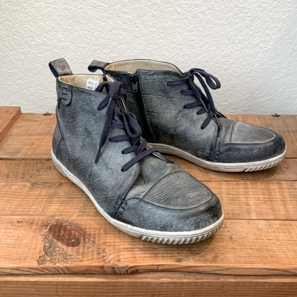 Womans Rovers sz 40/ US 9-9.5 Navy Blue distressed Ankle Boot Sneaker side EUC